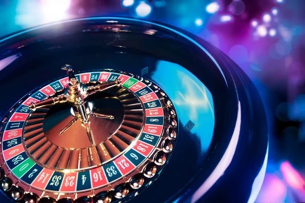 Live Sic Bo dealer and dice table on idc88